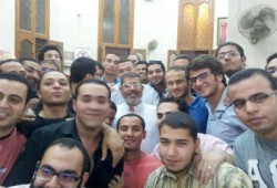 الرئيس مرسي يشارك عائلته فرحتهم بالعيد في الشرقية