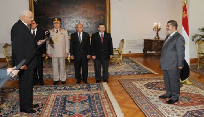 محافظ مطروح الجديد يؤدي اليمين الدستورية أمام الرئيس مرسي