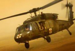 شهود عيان: مروحية صهيونية تنقل جرحى من موقع عسكري على حدود غزة