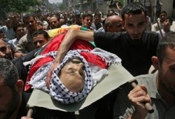 استشهاد فلسطيني وإصابة 4 في قصف مدفعي صهيوني شمال غزة