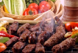 لمة العائلة في العيد.. مائدة الأكلات الشعبية مطلوبة