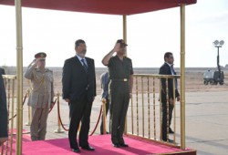 الرئيس مرسي يشهد مناورة بحرية بالذخيرة الحية في عرض البحر