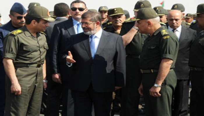 الرئيس مرسي يشهد مشروعَا تدريبيًّا بالذخيرة الحية للجيش الثاني