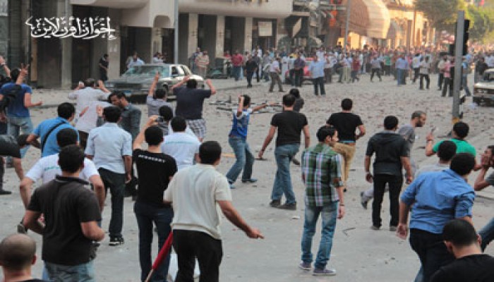 صحف العالم: الإخوان يحافظون على الأمن بميدان التحرير منذ الثورة