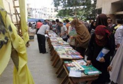 "أمة تقرأ" معرض كتاب لطلاب تجارة الزقازيق