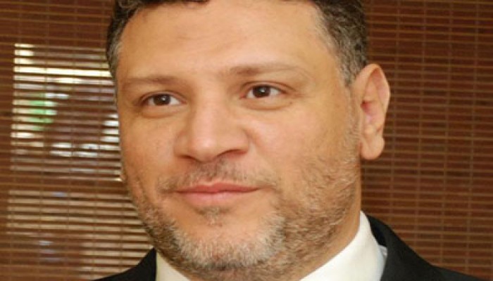 وزير الشباب يستعرض مع عمرو خالد توعية الشباب من الإدمان