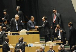 الرئيس يجري مباحثات مع رئيس فرنسا ورئيسة وزراء بنجلاديش