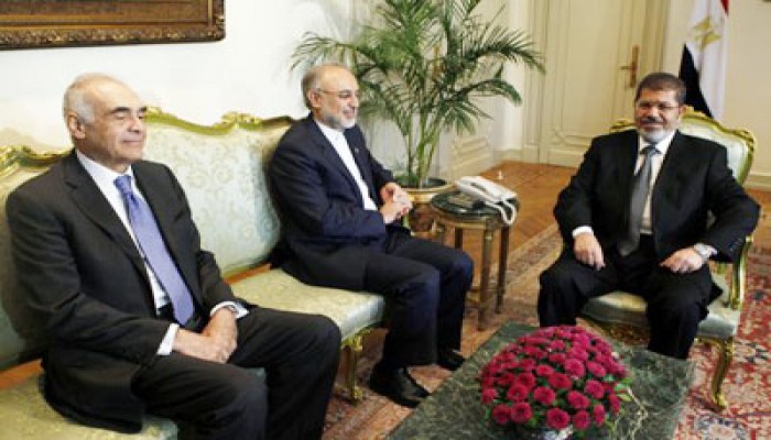 الرئيس مرسي يستقبل وزير خارجية إيران