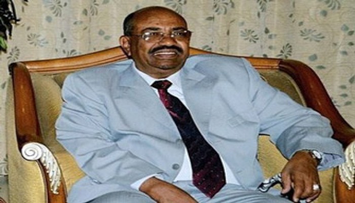 البشير يعود إلى السودان بعد زيارة رسمية للقاهرة