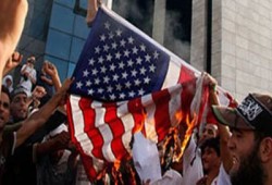 إحراق أعلام أمريكا والكيان الغاصب في تركيا احتجاجًا على الفيلم المسيء للإسلام