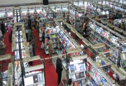 سفير مصر بالأردن يتفقد الجناح المصري في معرض عمان الدولي للكتاب