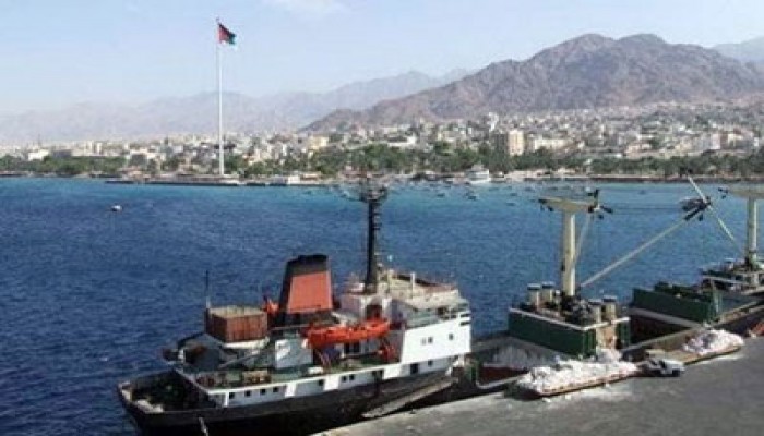 الموانئ الأردنية تهدد بفصل عمال العقبة المضربين