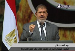 الرئيس مرسي يسلم 300 عقد تمليك أراضٍ لصغار المنتفعين