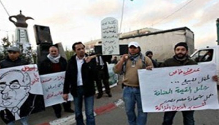 مسيرة في نابلس تدعو لإسقاط "حكومة" فياض واتفاقيتي أوسلو وباريس