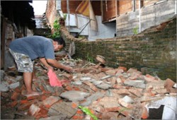 زلزال بقوة 6.1 درجة على مقياس ريختر يضرب إندونيسيا