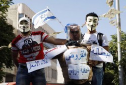 مظاهرات الغلاء تجتاح الضفة تحت شعار "يلا ارحل يا فياض"