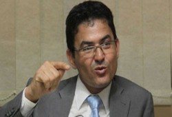 محسوب: التحول الديمقراطي ومحاربة الفساد أول أهداف الحكومة