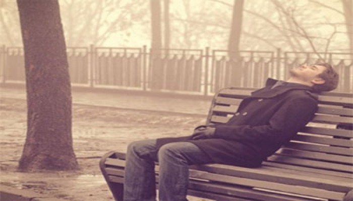 زوجتي تفضّل "الدكتوراه" عليَّ.. ماذا أفعل؟!