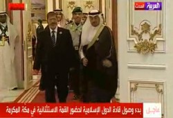 الرئيس مرسي يصل إلى جدة للمشاركة في مؤتمر القمة الإسلامية