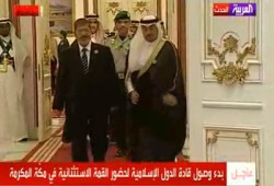 الرئيس مرسي يصل إلى جدة للمشاركة في مؤتمر القمة الإسلامية