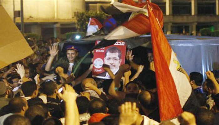 القوى والتيارات السياسية تواصل تأييدها لقرارات الرئيس