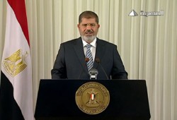 الرئيس يعين "محمود مكي" نائبًا ويحيل طنطاوي وعنان للتقاعد