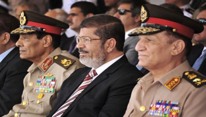 الرئيس مرسي يبحث مع المشير طنطاوي آخر التطورات في سيناء