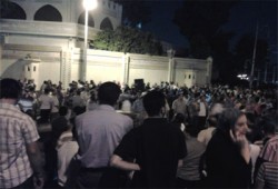 آلاف النشطاء يحتشدون أمام "الاتحادية" لدعم قرارات الرئيس