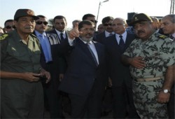 الرئيس مرسي يتفقد الأوضاع الأمنية في رفح ويؤكد استقرار وتنمية سيناء