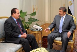 الرئيس مرسي يقرر تعيين الجنزوري مستشارًا بالفريق الرئاسي