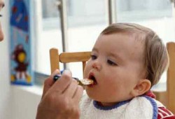 هل أرضع صغيري وأنا صائمة؟!