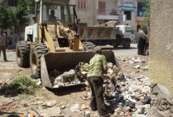 شباب دمياط والمسئولون إيد واحدة في "وطن نظيف"