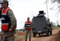 وصول تعزيزات عسكرية تركية إلى الحدود مع سوريا