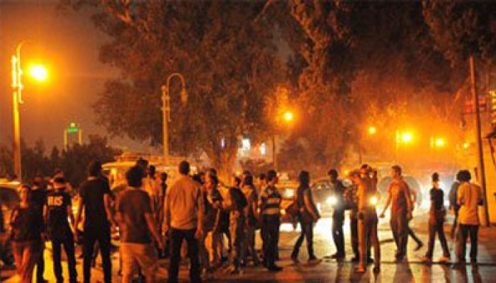 مرسي يأمر بالإفراج عن الموقوفين في أحداث السفارة السورية