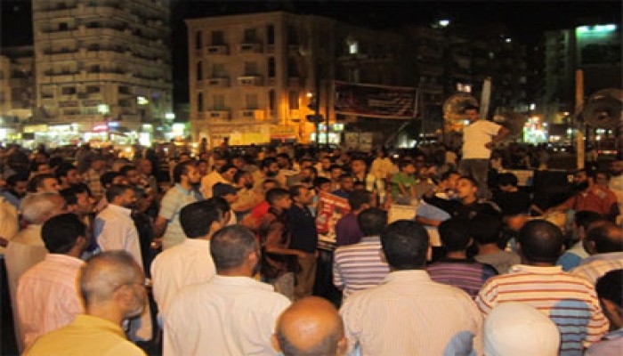 الآلاف  بميدان الشهداء بالسويس تأييدًا لقرار الرئيس بعودة البرلمان المنتخب