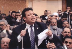 حاتم عزام يطالب الرئيس بالاستفتاء على "المكمل"
