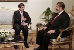 الرئيس مرسي يستقبل وزير خارجية تركيا