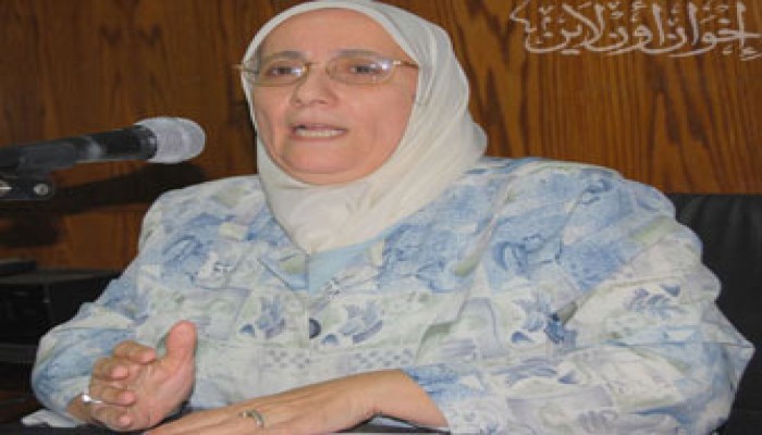 د. نادية مصطفى خطاب مرسي شامل ويؤكد ارتباطه بالشعب