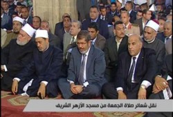 الرئيس يؤدي صلاة الجمعة بالأزهر والمصلون يصفونه بصلاح الدين