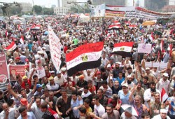 شوارع مصر تحتفل بفوز الرئيس مرسي والشماريخ تضيء سماء القاهرة