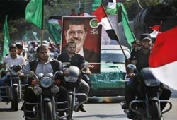 الأفراح تعم "غزة" و"الضفة" بعد إعلان د. مرسي رئيسًا لمصر