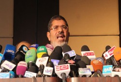 الجارديان: انتخاب د. مرسي يوحد القوى السياسية والثورية