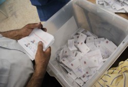 د. مرسي يتقدم على شفيق في 11 لجنة بأسوان