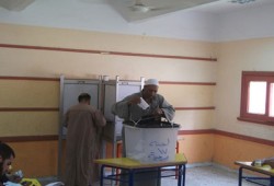 سيارة مشبوهة تثير الذعر أمام لجنة بالفيوم
