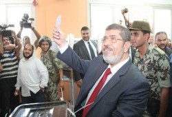 "النيويورك تايمز" تقارن بين تصويت "مرسي" و"شفيق"