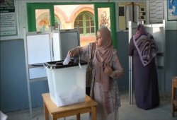 القبض على ناخبة حاولت الخروج ببطاقة تصويت من اللجنة بالمقطم