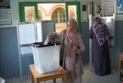 القبض على ناخبة حاولت الخروج ببطاقة تصويت من اللجنة بالمقطم