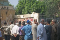 استياء الناخبين بـ"أبو النمرس" بعد تكرر إغلاق اللجان