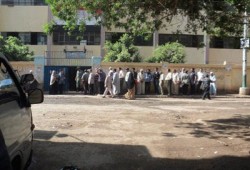 قاضي يطرد مندوب مرسي لاعتراضه على توجيه الناخبين بالمنيا