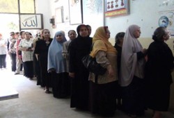 ناخبات "أحمد بدوي" بالبساتين يرفضن الانصراف دون التصويت